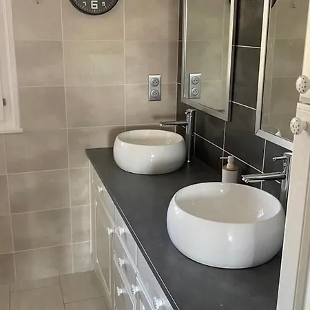 Spacieux A Avec Vue Sur Lac, 3 Chambres, Wi-fi Et Parking