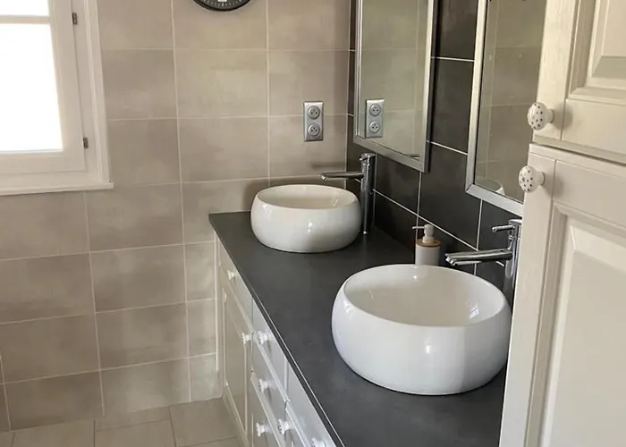 Spacieux A Avec Vue Sur Lac, 3 Chambres, Wi-fi Et Parking - Fr-1-589-761